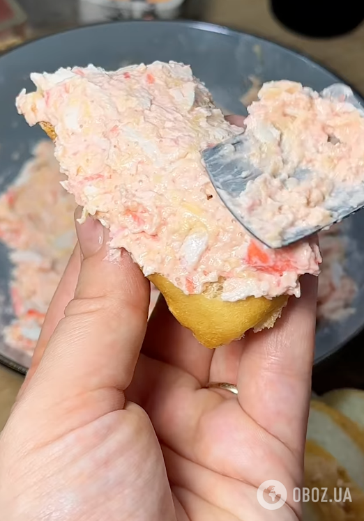 Горячие бутерброды с крабовой начинкой для праздничного стола: готовятся очень просто