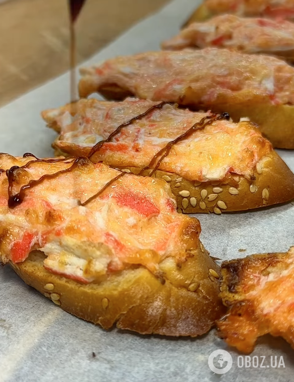 Горячие бутерброды с крабовой начинкой для праздничного стола: готовятся очень просто