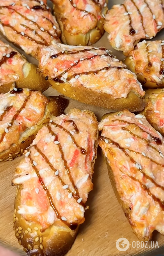 Горячие бутерброды с крабовой начинкой для праздничного стола: готовятся очень просто