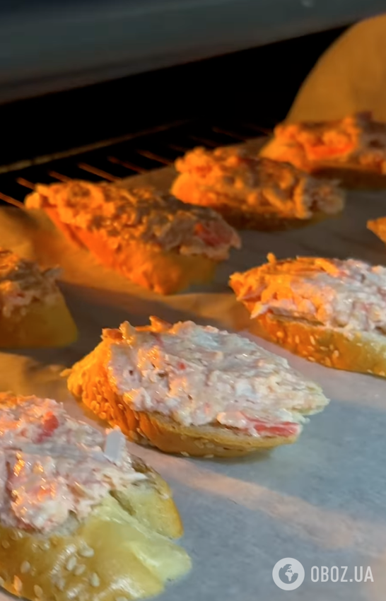 Горячие бутерброды с крабовой начинкой для праздничного стола: готовятся очень просто