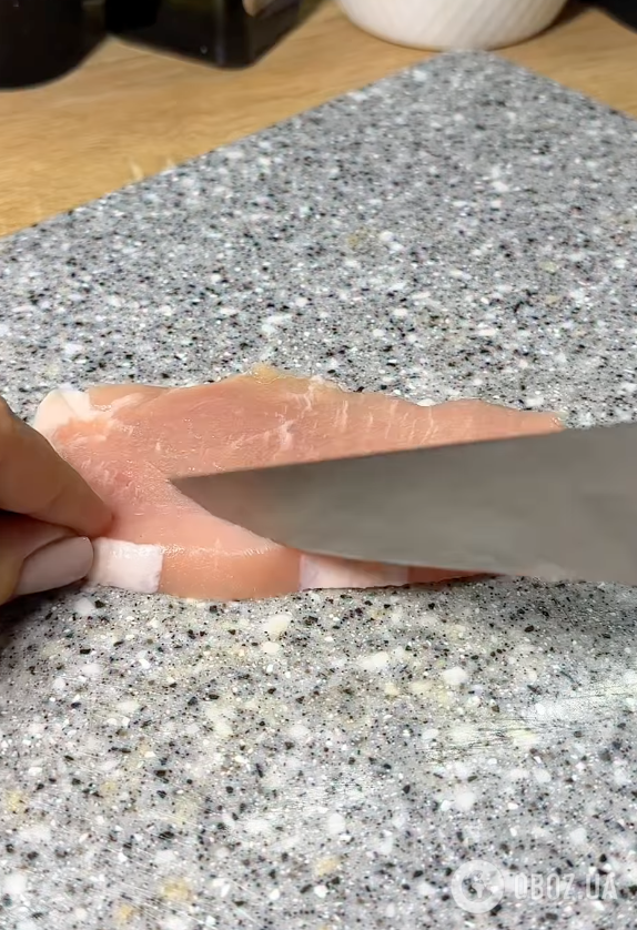 Мясо с ананасами в духовке для новогоднего стола: будет очень сочное и мягкое