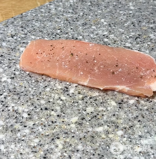 Мясо с ананасами в духовке для новогоднего стола: будет очень сочное и мягкое