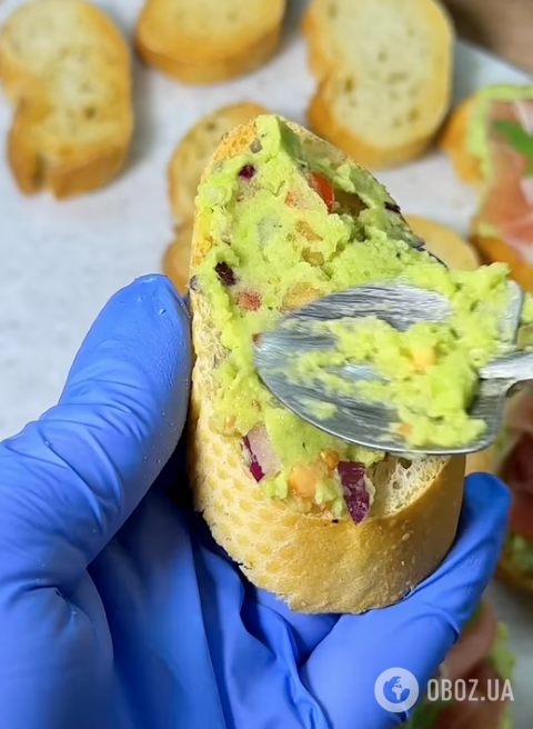 Новорічні брускети з креветками та гуакамоле: ділимося рецептом вишуканої закуски