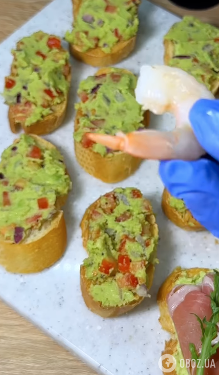 Новорічні брускети з креветками та гуакамоле: ділимося рецептом вишуканої закуски