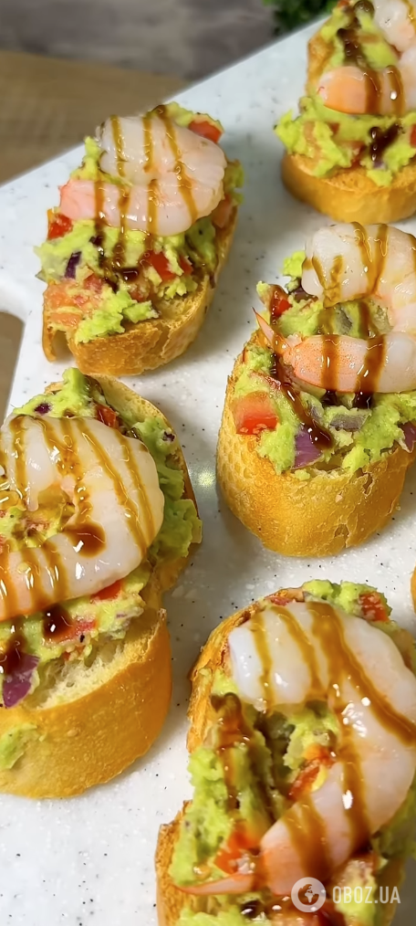 Новорічні брускети з креветками та гуакамоле: ділимося рецептом вишуканої закуски