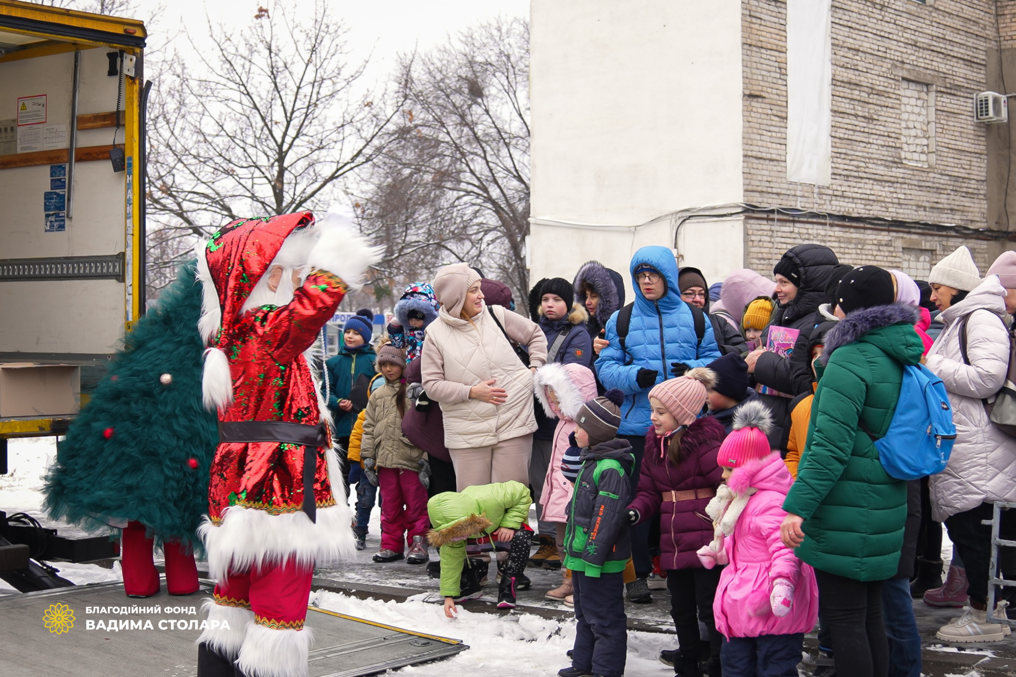 "Вогник дитинства": Фонд Вадима Столара влаштує українським дітям свято з подарунками