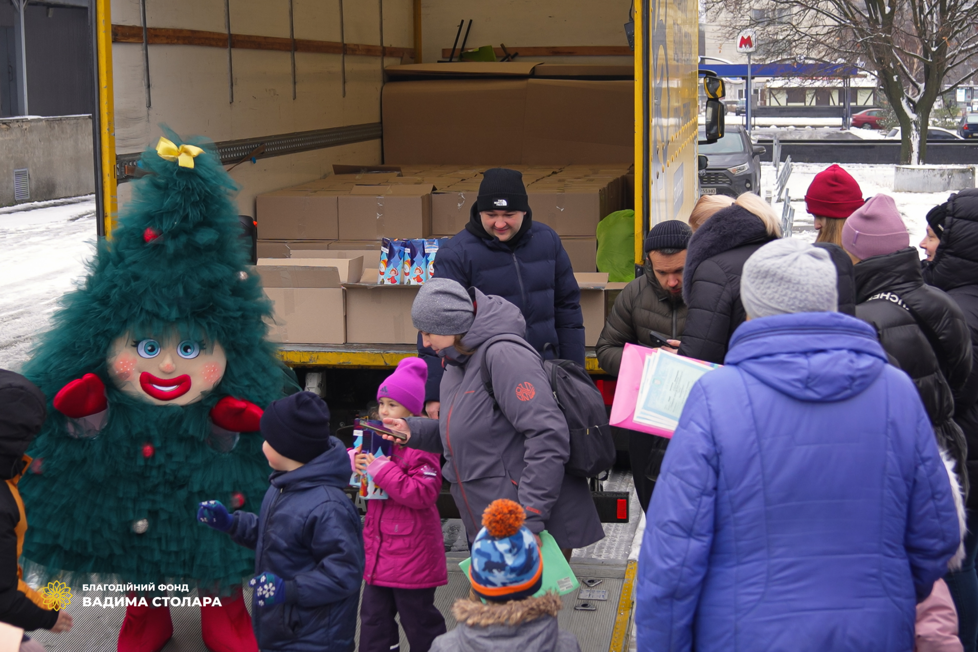 "Вогник дитинства": Фонд Вадима Столара влаштує українським дітям свято з подарунками
