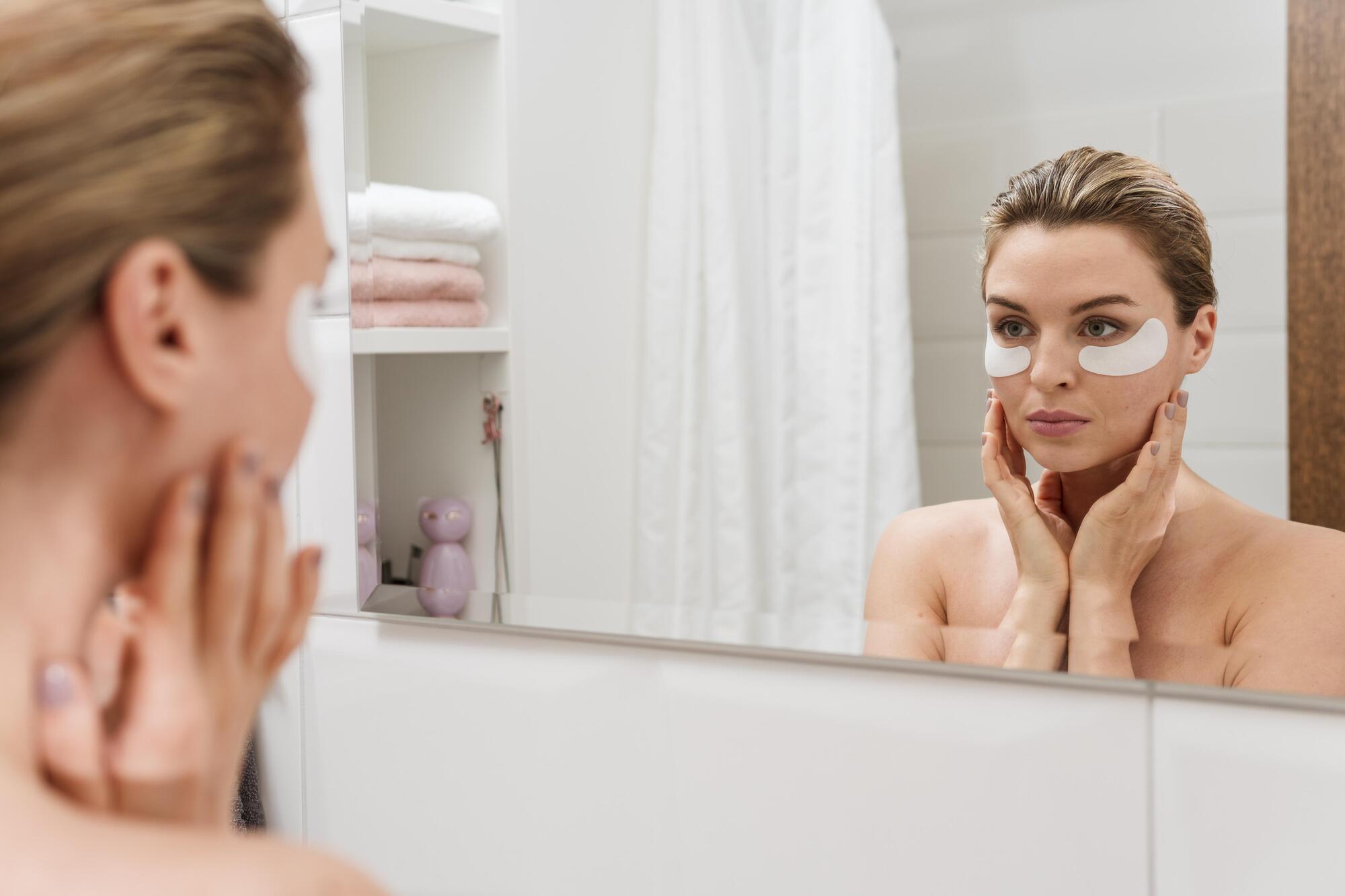 Незаметные привычки ускоряют старение кожи: так делают многие женщины