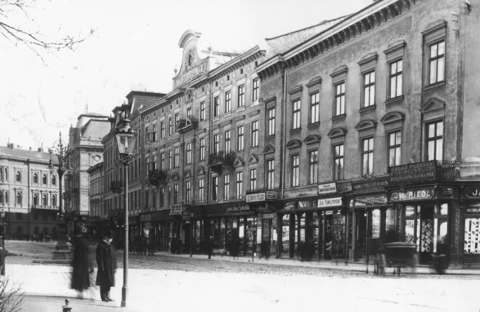 Дуже рідкісні кадри: Львів показали на столітніх фото