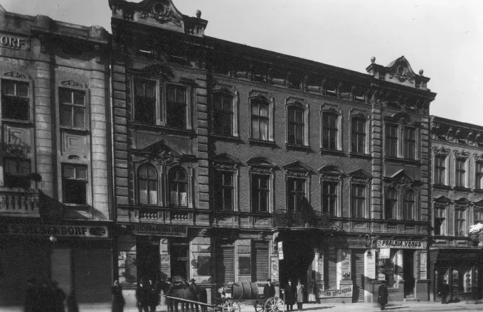 Дуже рідкісні кадри: Львів показали на столітніх фото