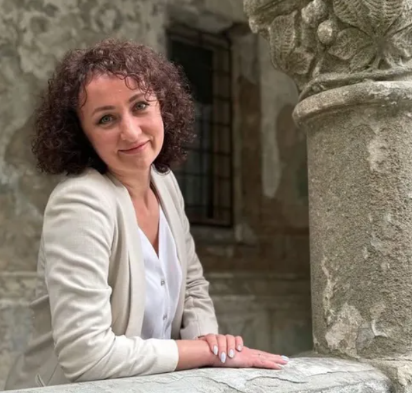 "Її мама загинула, сестричка досі в лікарні": у Тернополі померла 12-річна дівчинка, яка постраждала від атаки РФ