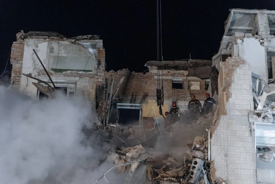 "Її мама загинула, сестричка досі в лікарні": у Тернополі померла 12-річна дівчинка, яка постраждала від атаки РФ