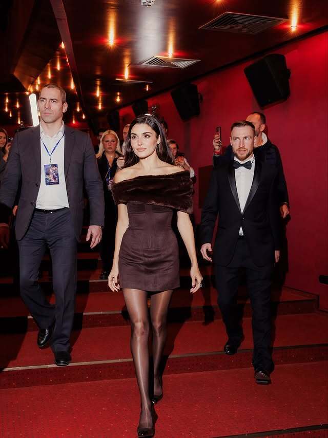 Могла обрати будь-яку країну, а поїхала у РФ: зірка "Постукай в мої двері" відсвяткувала день народження в Москві і стала посміховиськом в Україні