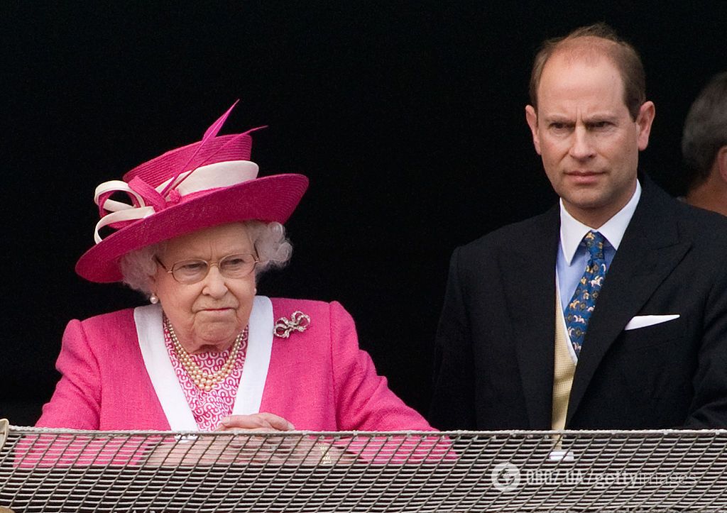 Не изменяет им уже 30 лет и надевал на свою свадьбу: как выглядят "кошачьи" галстуки принца Эдварда