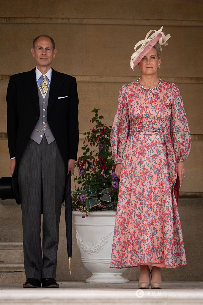 Не изменяет им уже 30 лет и надевал на свою свадьбу: как выглядят "кошачьи" галстуки принца Эдварда