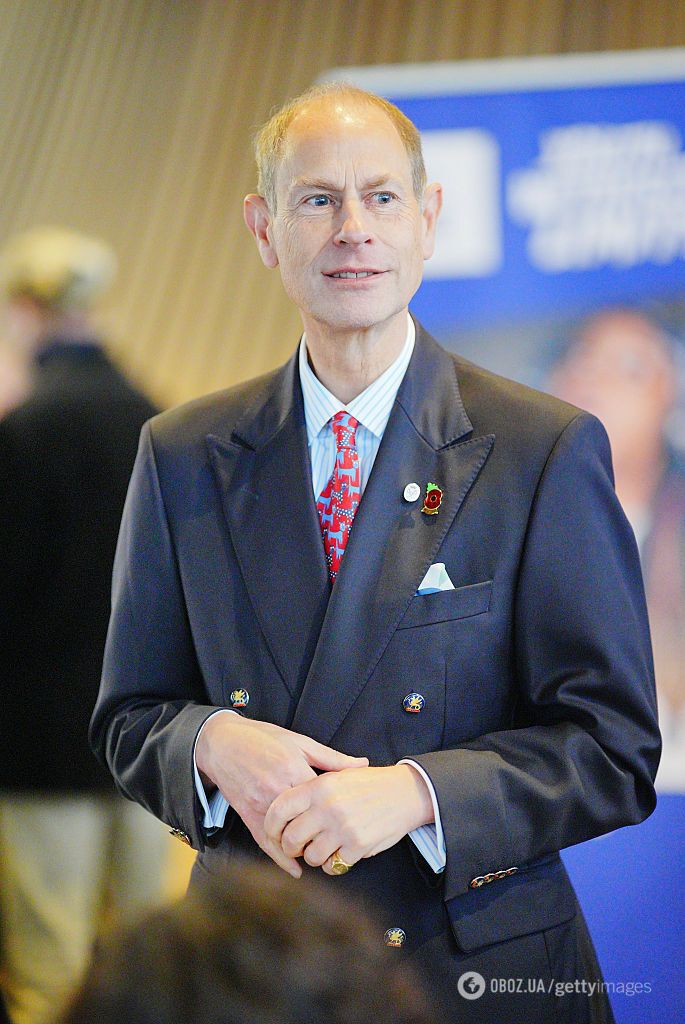 Не изменяет им уже 30 лет и надевал на свою свадьбу: как выглядят "кошачьи" галстуки принца Эдварда