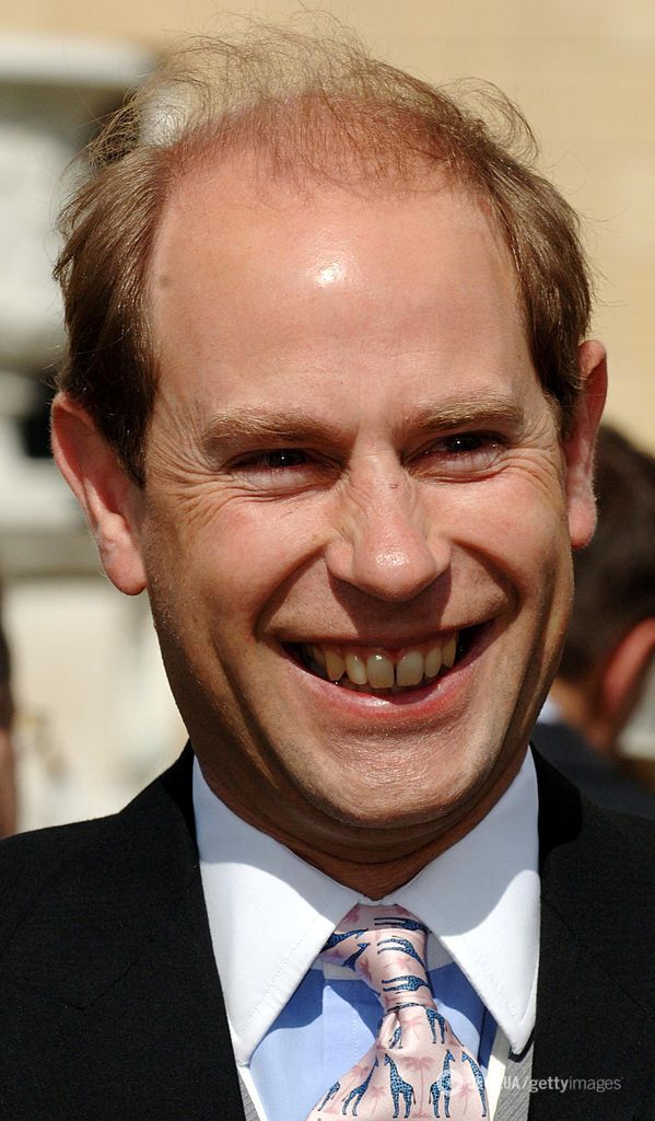 Не изменяет им уже 30 лет и надевал на свою свадьбу: как выглядят "кошачьи" галстуки принца Эдварда