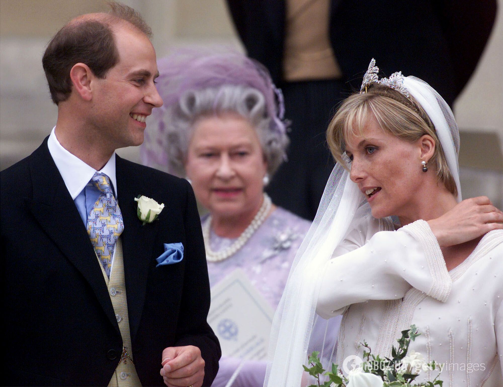 Не изменяет им уже 30 лет и надевал на свою свадьбу: как выглядят "кошачьи" галстуки принца Эдварда