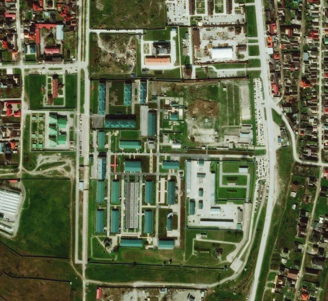 Дроны атаковали воинскую часть полка Росгвардии в Грозном. Видео