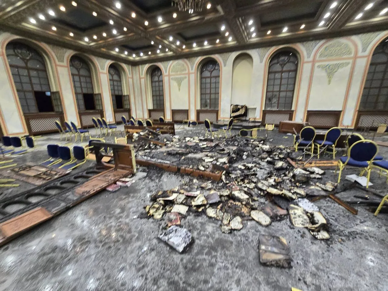 В Черновцах подожгли синагогу: поджигателя задержали, у него подозревают психическое заболевание. Фото