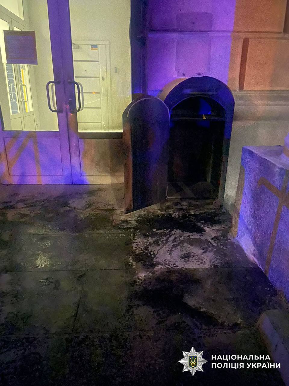 Виконував завдання "правоохоронців": у Києві хлопець підпалив відділення пошти на Лук’янівці. Фото