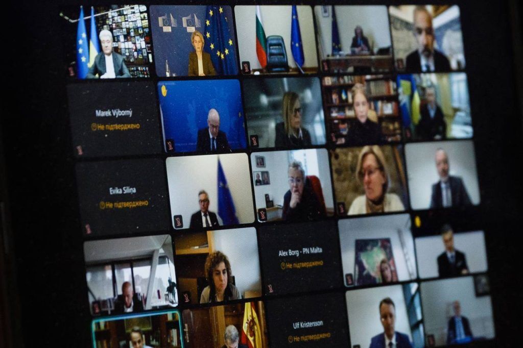 "Мир не может быть построен на легализации агрессии": Порошенко обратился к участникам внеочередного саммита ЕНП. Видео