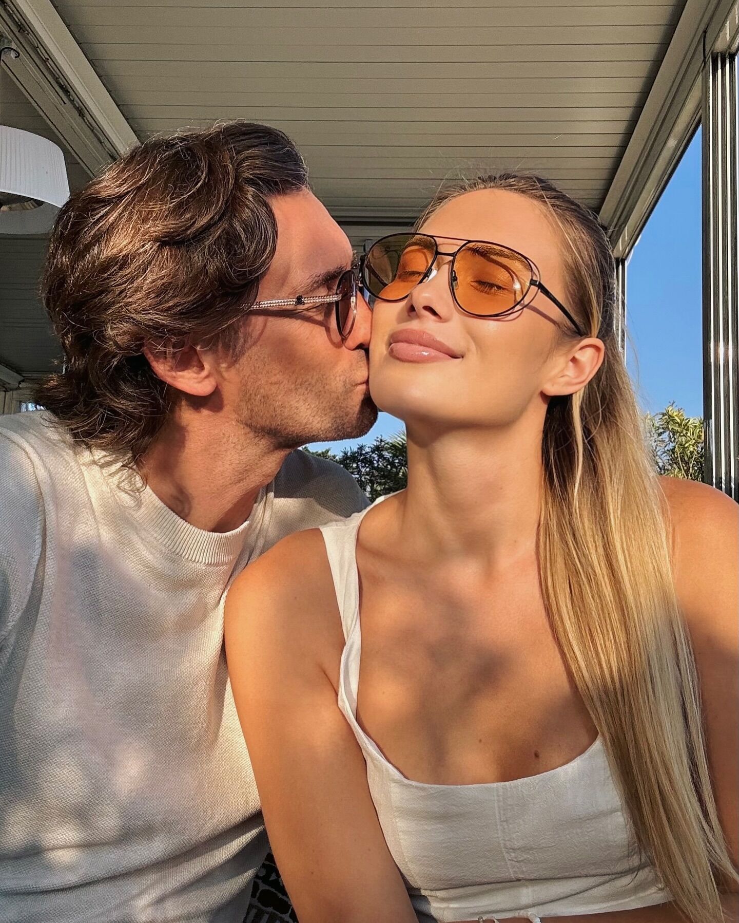 51-річний зірковий чемпіон Росії з футболу, якого "роздягла" перша дружина, одружився повторно з 23-річною моделлю. Фото