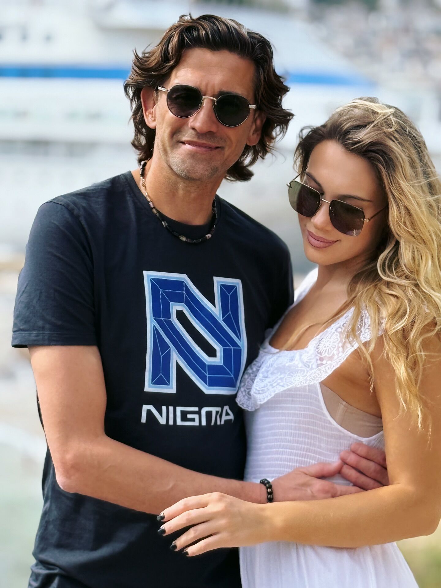 51-річний зірковий чемпіон Росії з футболу, якого "роздягла" перша дружина, одружився повторно з 23-річною моделлю. Фото