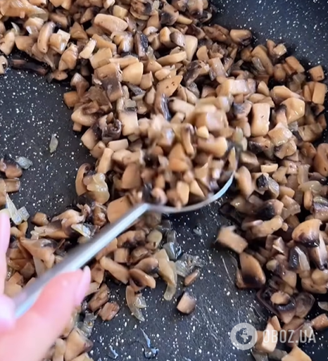 Ленивый слоеный пирог с грибами и ветчиной: готовится максимум 25 минут