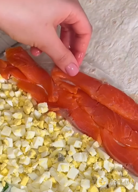 Закусочные рулетики с красной рыбой на Новый год: делимся элементарным рецептом