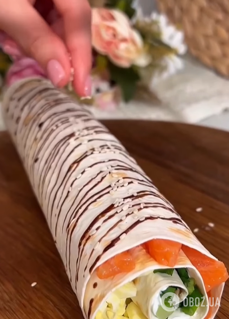 Закусочные рулетики с красной рыбой на Новый год: делимся элементарным рецептом