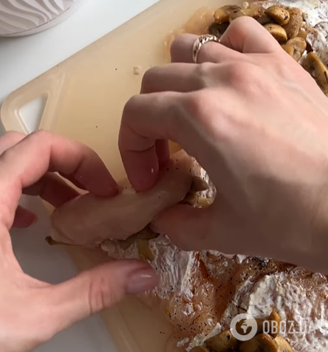 Сочные куриные рулетики с сыром и грибами: как приготовить
