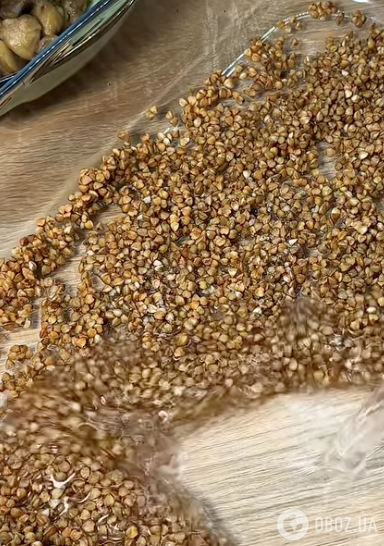 М'ясо "по-французьки" з гречкою: рецепт ситної та смачної страви для обіду та вечері