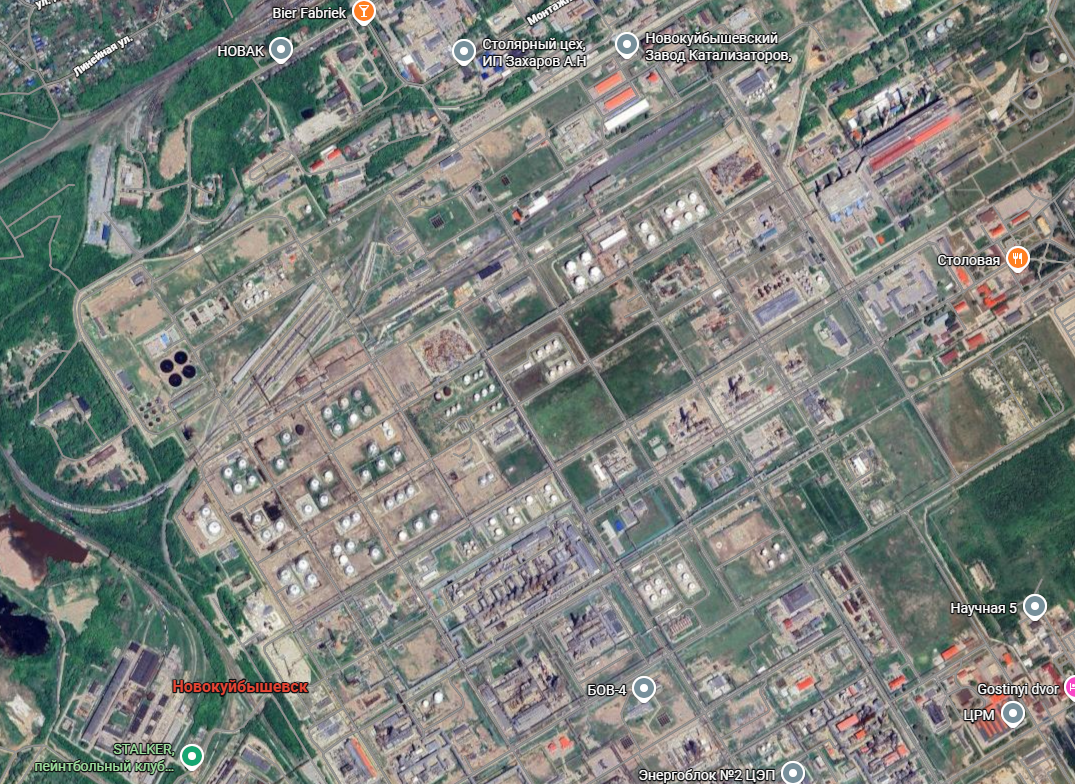 Під прицілом був НПЗ: дрони атакували Новокуйбишевськ, кажуть про прильоти. Відео