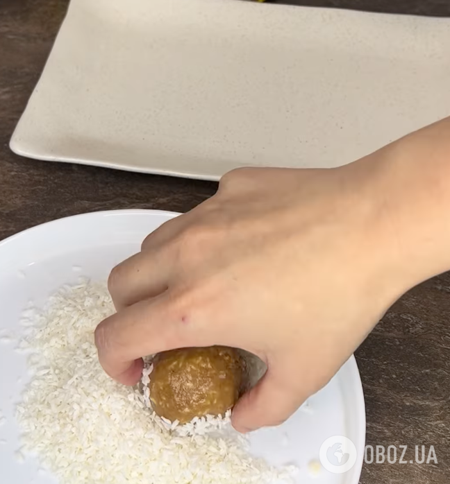 Домашні цукерки "Рафаелло" з 4 інгредієнтів: найпростіший рецепт десерту