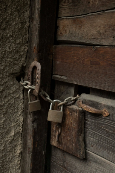 Крошечная деревня в Испании стала находкой для фанатов тру-крайму: чем особенна