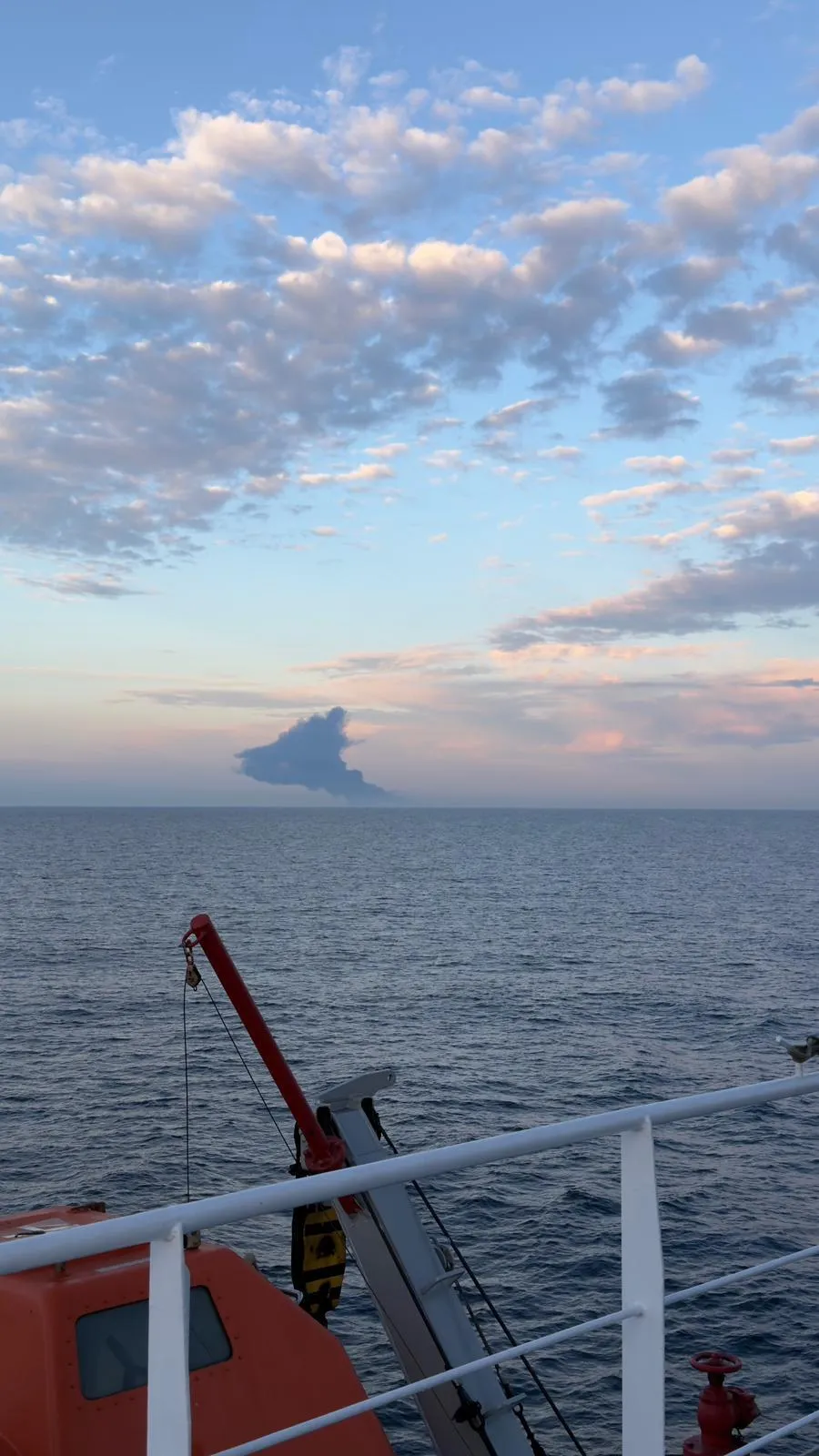 В Черном море взорвали два танкера из теневого флота РФ: подробности