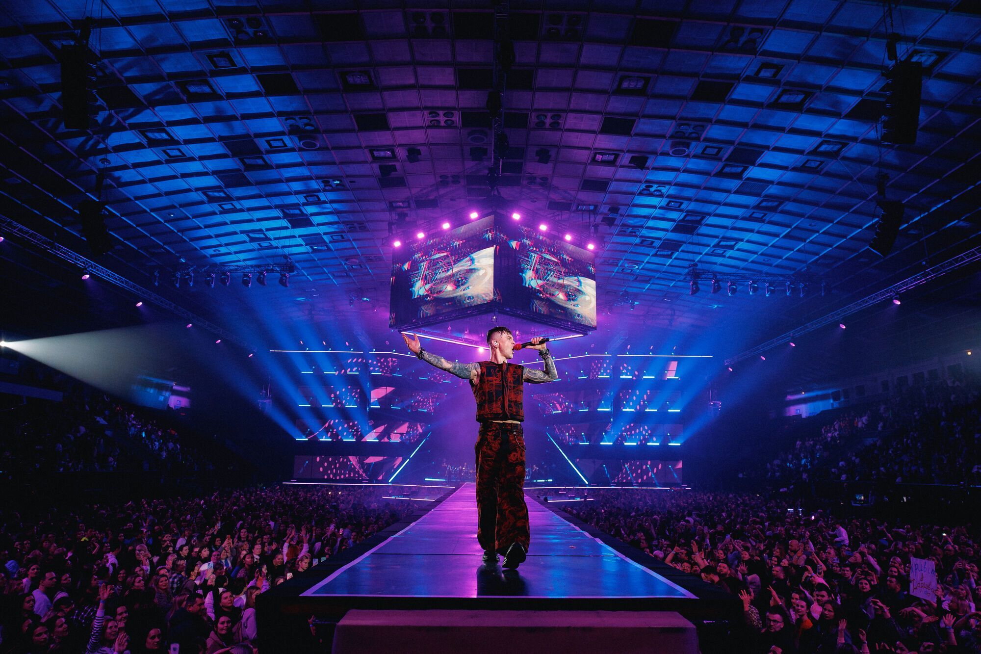 "Это шедевр!" Артем Пивоваров презентовал новую песню Ave Maria, которая имеет все шансы стать хитом