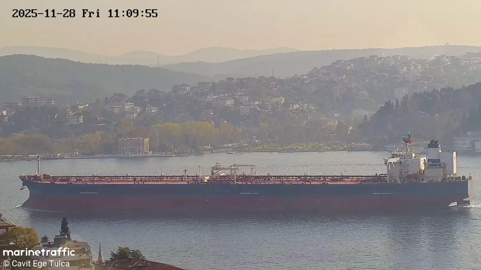 В Черном море взорвали два танкера из теневого флота РФ: подробности