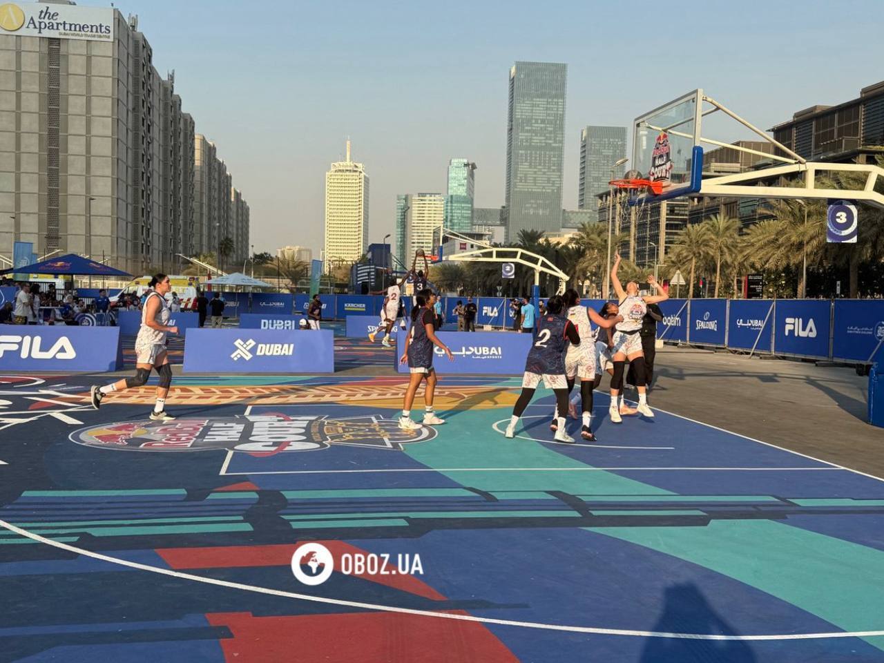 Украинки выиграла все матчи и вышли в четвертьфинал Red Bull Half Court World Final 2025 по баскетболу 3х3. Фото и видео