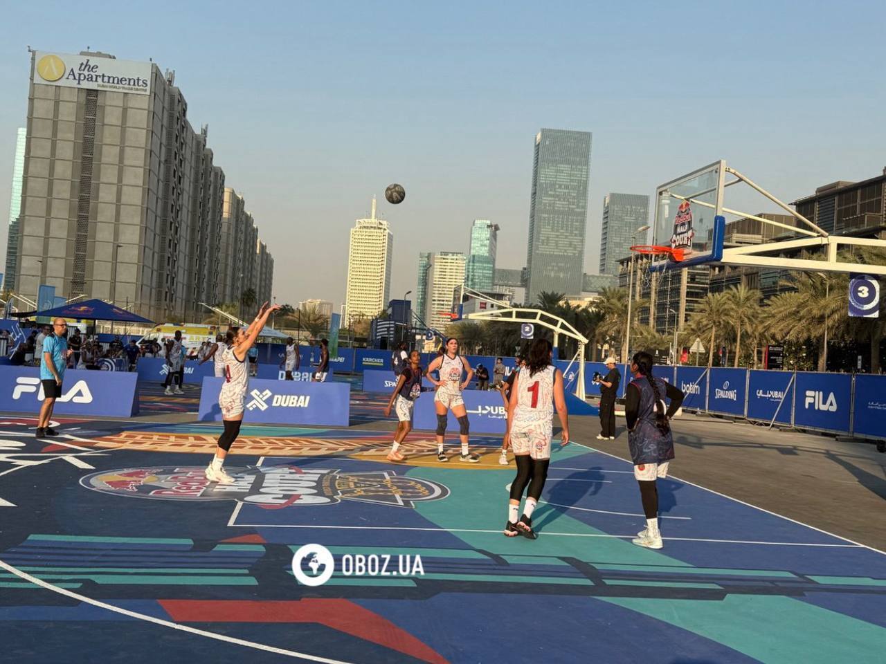Украинки выиграла все матчи и вышли в четвертьфинал Red Bull Half Court World Final 2025 по баскетболу 3х3. Фото и видео