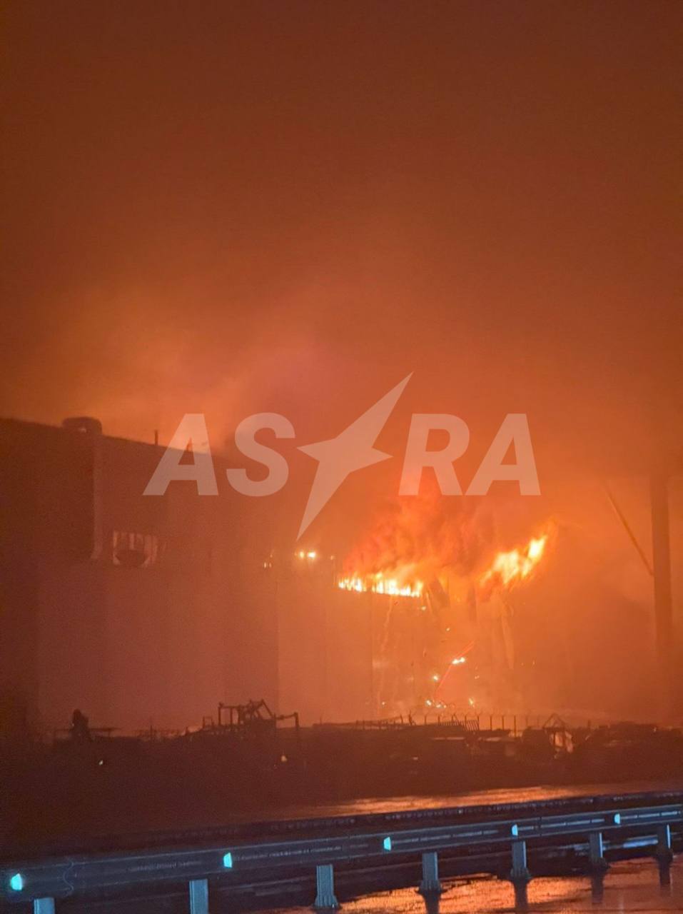 В Татарстане вспыхнул мощный пожар на складе с батарейками: пылает "Алабуга", где собирают "Шахеды"