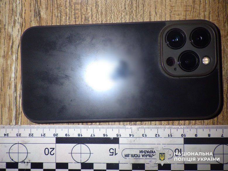 В Киеве на Троещине пассажир, угрожая "оружием", ограбил таксиста. Подробности и фото