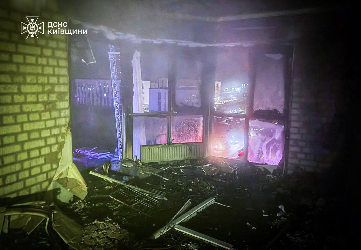 Под Киевом произошел пожар в многоэтажке: из дома эвакуировали 150 человек. Подробности и фото