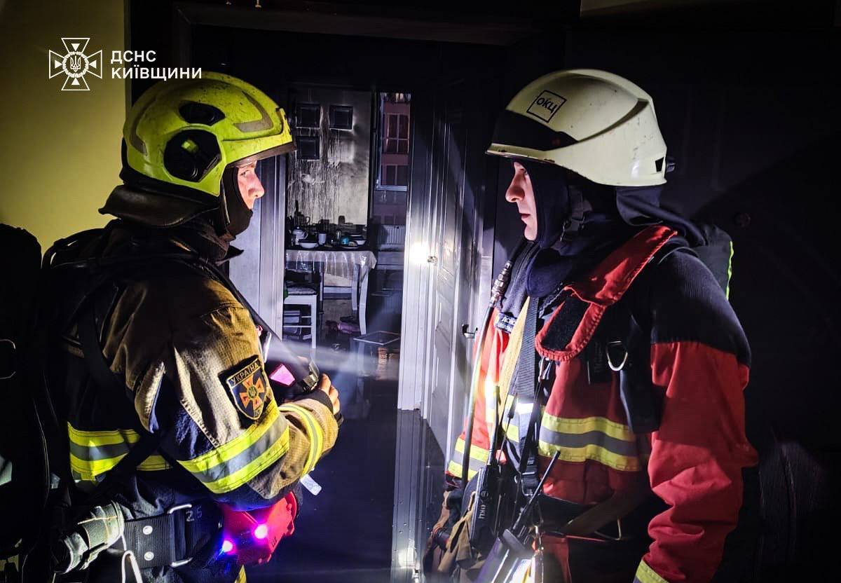 Под Киевом произошел пожар в многоэтажке: из дома эвакуировали 150 человек. Подробности и фото