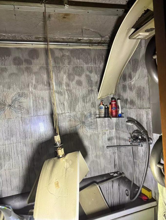 "Полум’я дуже швидко поширювалося": подружжя з Тернополя, яке врятувалося під час удару Росії, розповіло про пережите. Фото