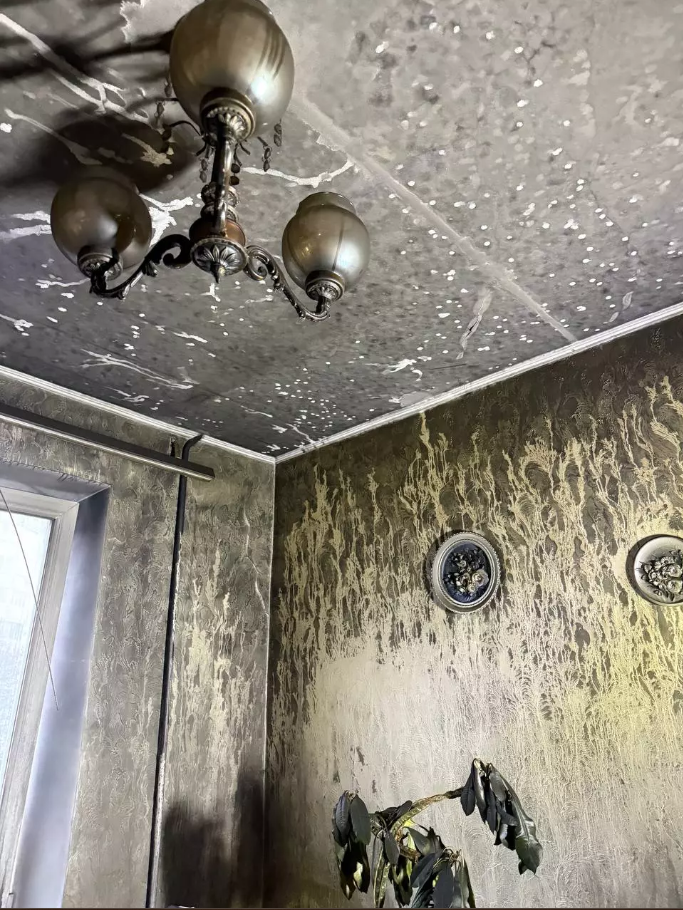 "Полум’я дуже швидко поширювалося": подружжя з Тернополя, яке врятувалося під час удару Росії, розповіло про пережите. Фото