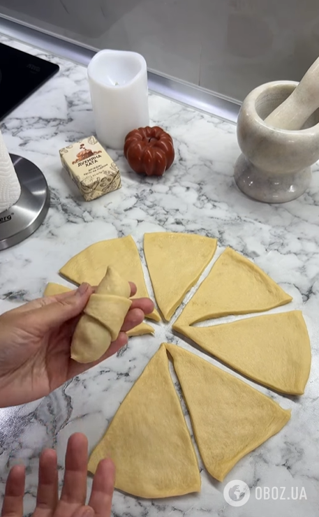 Пухкі домашні рогалики з яблуками: ділимось ідеальним рецептом тіста