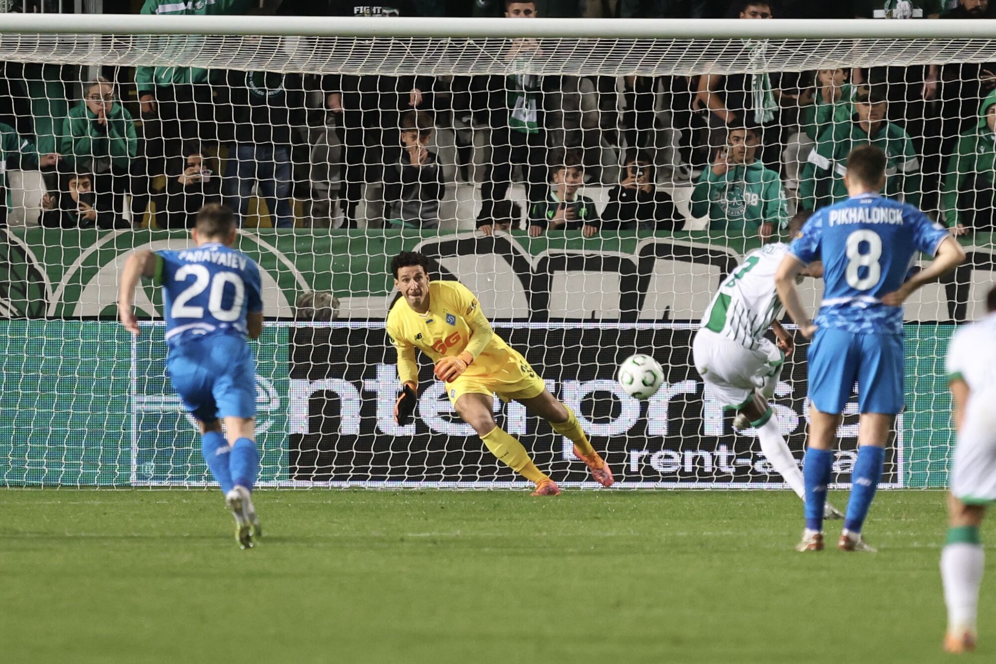 Шовковский впервые прокомментировал свое увольнение из "Динамо", но затем передумал. Фотофакт