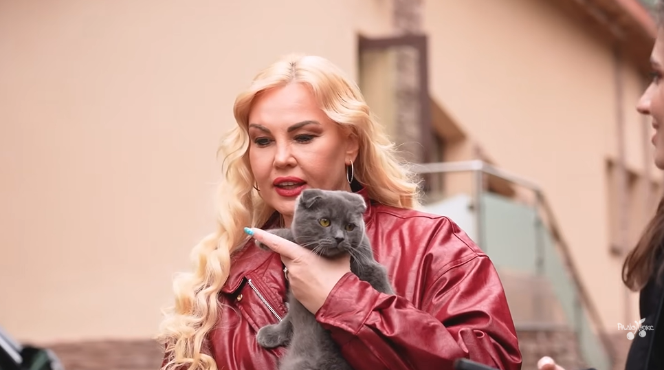 Камалия показала свой роскошный особняк за Киевом и напомнила украинцам Пшонку: собственная волчица, все в золоте, а внутри бассейн и солярий